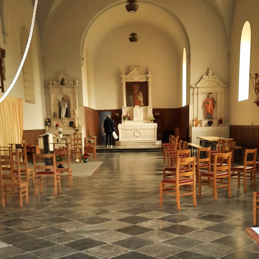 toilette sèche dans une église